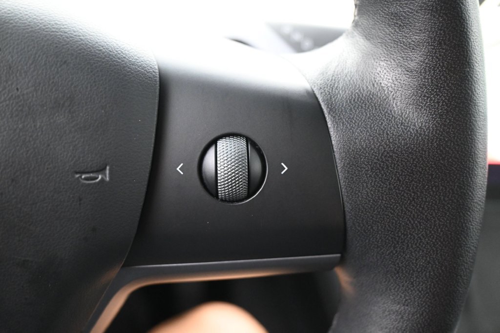 Used 2023 Tesla Model Y Long Range AWD/4WD image 27