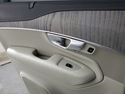 Certified 2024 Volvo XC90 T8 Ultimate w/ Lounge Package image 20