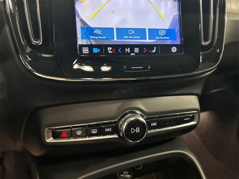 Certified 2025 Volvo XC40 B5 Core image 19