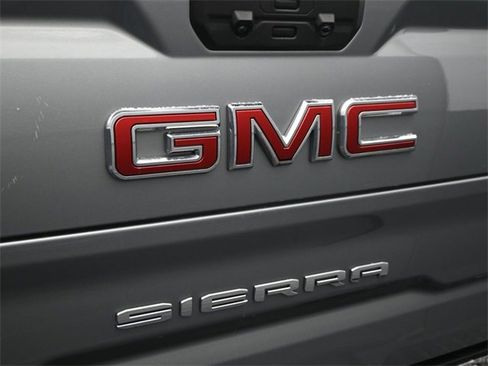 Used 2024 GMC Sierra 1500 AT4 w/ AT4 Preferred Package image 6
