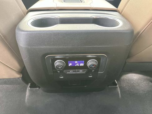 Certified 2022 Chevrolet Suburban Premier image 17