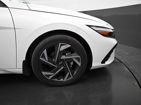 Certified 2025 Hyundai Elantra SEL FWD image 10