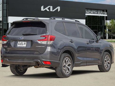 Used 2023 Subaru Forester Premium image 6