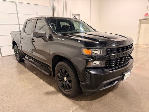 Used 2020 Chevrolet Silverado 1500 Custom w/ Custom Value Package image 3