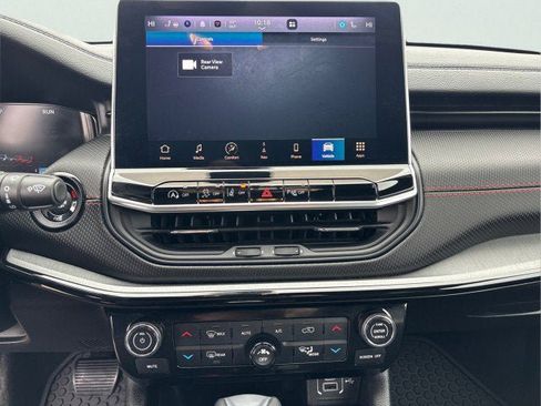 Used 2025 Jeep Compass Trailhawk w/ Trailhawk Elite Group image 16