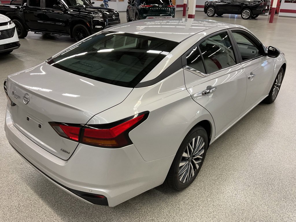 Used 2025 Nissan Altima 2.5 SV AWD/4WD image 5