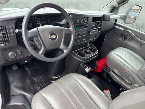 Used 2024 Chevrolet Express 3500 w/ Power Convenience Package RWD image 11
