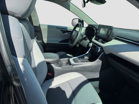 Used 2019 Toyota RAV4 XLE w/ Convenience Package image 18