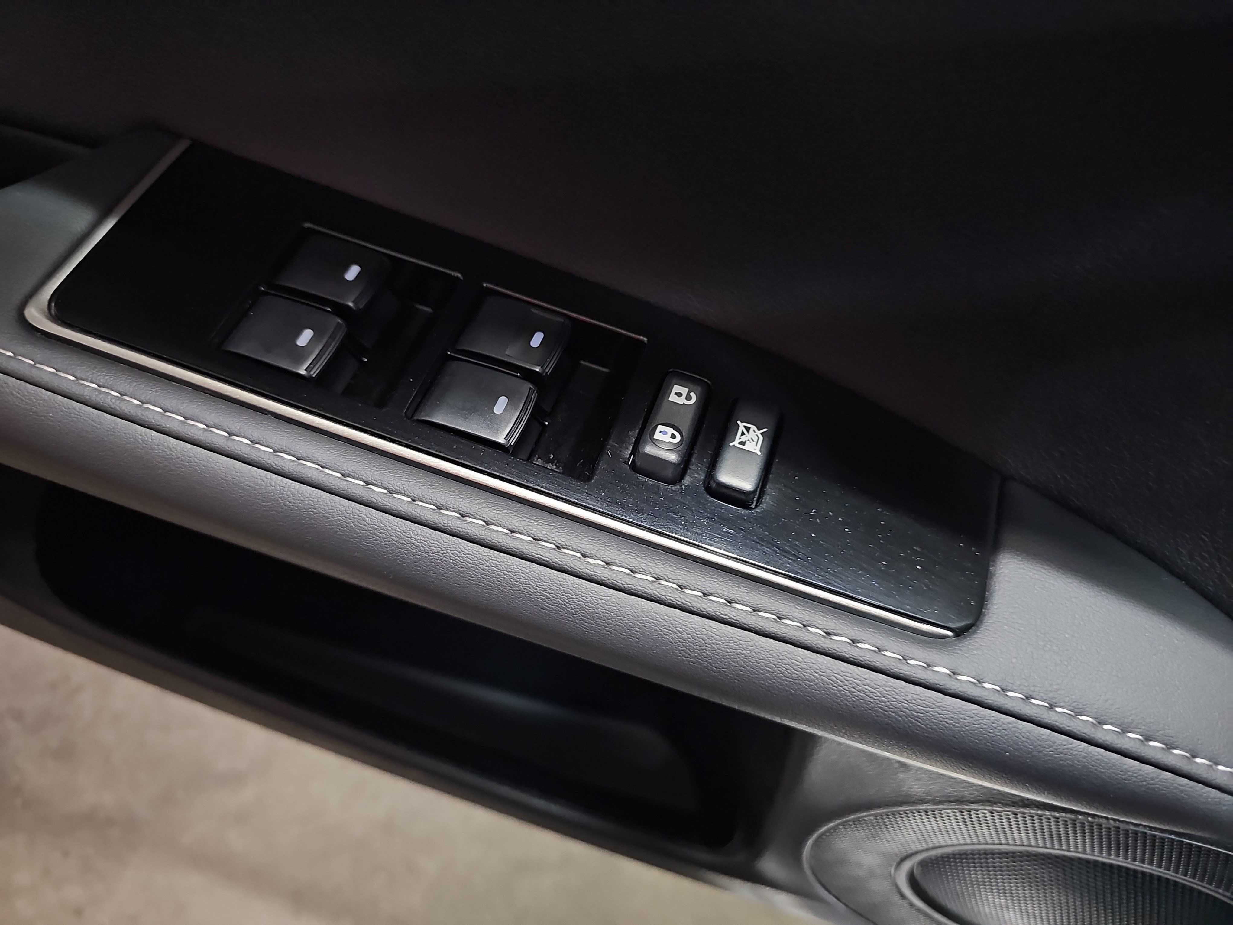Used 2018 Lexus ES 350 w/ Luxury Package w/Wood Trim FWD image 28