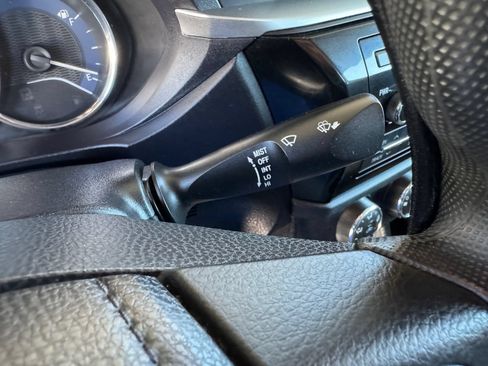 Used 2015 Toyota Corolla L FWD image 29