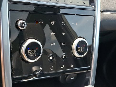 Used 2020 Land Rover Discovery Sport SE AWD/4WD image 17