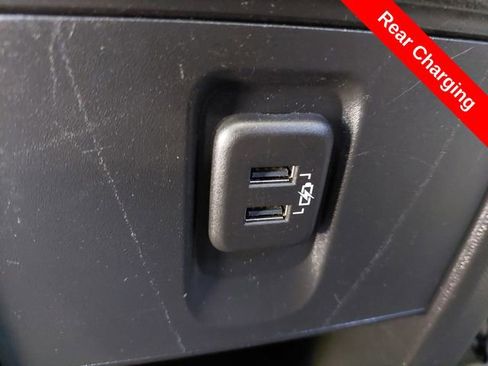 Used 2020 Chevrolet Traverse LT FWD image 17