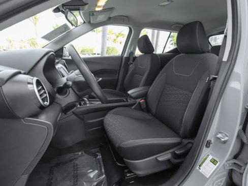 Used 2022 Nissan Kicks SV image 8