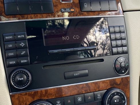 Used 2007 Mercedes-Benz CLK 350 Coupe image 27