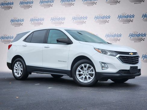 Used 2021 Chevrolet Equinox LS w/ LS Convenience Package image 2