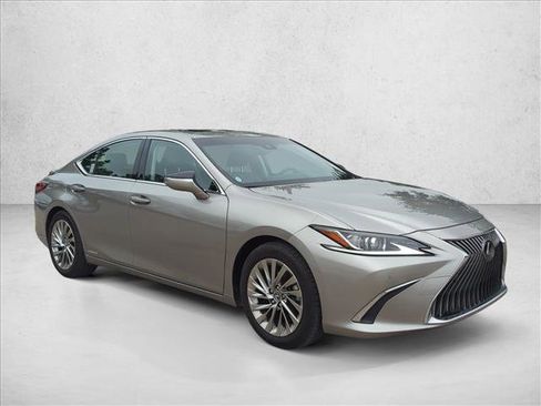Used 2019 Lexus ES 300h w/ Accessory Package 2 FWD image 3