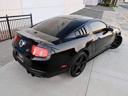 Used 2012 Ford Mustang GT Premium w/ HID Headlamps & Security Pkg image 11