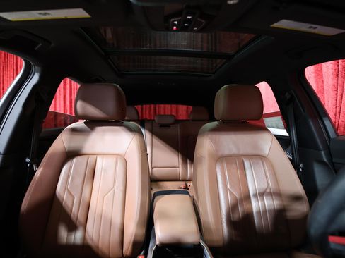 Used 2021 Audi e-tron Premium w/ Convenience Plus Package image 31