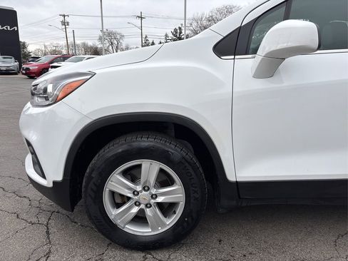 Used 2019 Chevrolet Trax LT w/ LT Convenience Package image 12