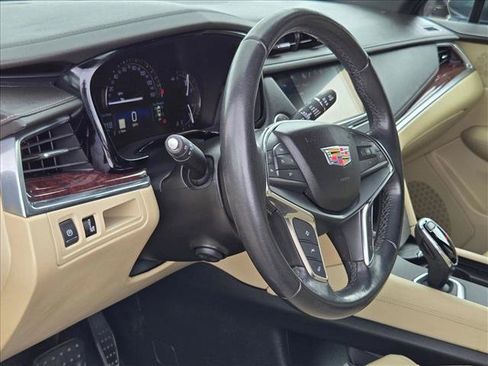 Used 2019 Cadillac XT5 Luxury FWD image 11