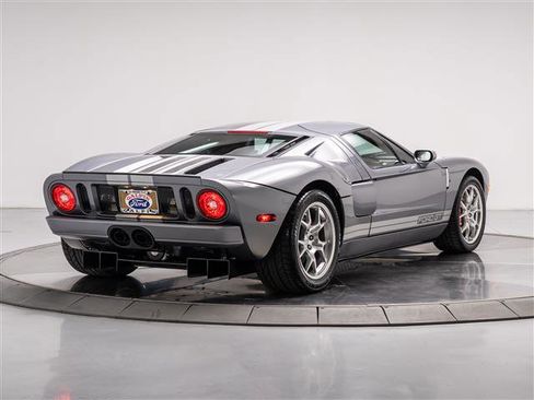 Used 2006 Ford GT RWD image 5