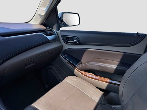 Used 2017 Chevrolet Suburban Premier RWD image 27