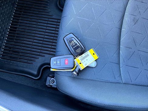 Used 2022 Toyota RAV4 XLE image 30