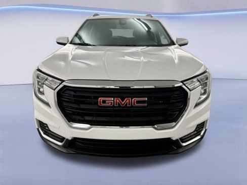 Used 2022 GMC Terrain SLE w/ Driver Convenience Package image 3