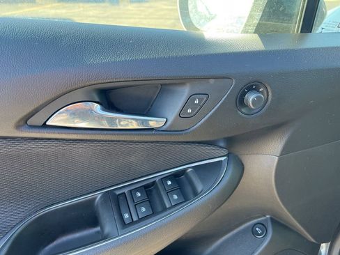Used 2017 Chevrolet Cruze LT w/ Convenience Package image 9