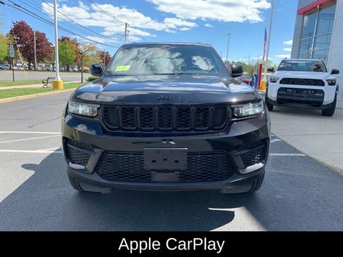 Used 2024 Jeep Grand Cherokee Altitude AWD/4WD image 9