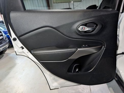 Used 2022 Jeep Cherokee Latitude Lux FWD image 16