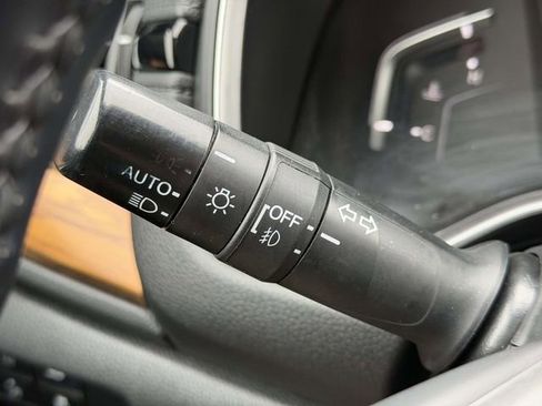 Used 2018 Honda CR-V Touring image 19
