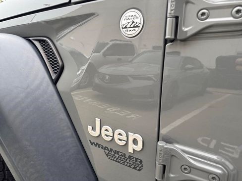 Used 2018 Jeep Wrangler Unlimited Sport S AWD/4WD image 10