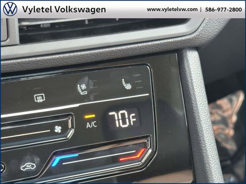 Certified 2025 Volkswagen Jetta SEL image 30