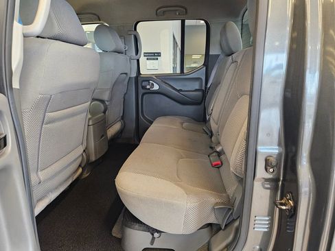 Used 2005 Nissan Frontier SE image 25