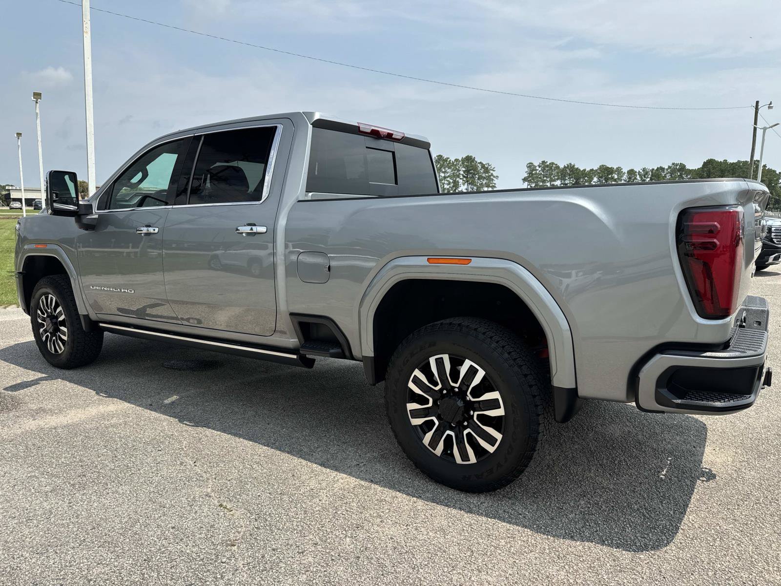 Used 2026 GMC Sierra 2500 Denali Ultimate w/ Max Trailering Package AWD/4WD image 6
