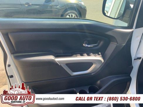 Used 2018 Nissan Titan SV image 8