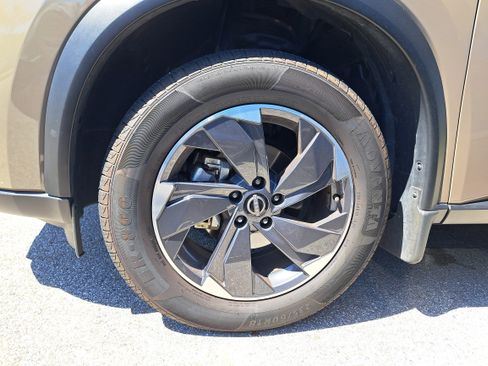 Certified 2024 Nissan Rogue SV w/ SV Premium Package image 6