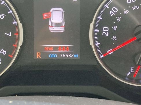 Used 2020 Toyota RAV4 XLE Premium FWD image 21