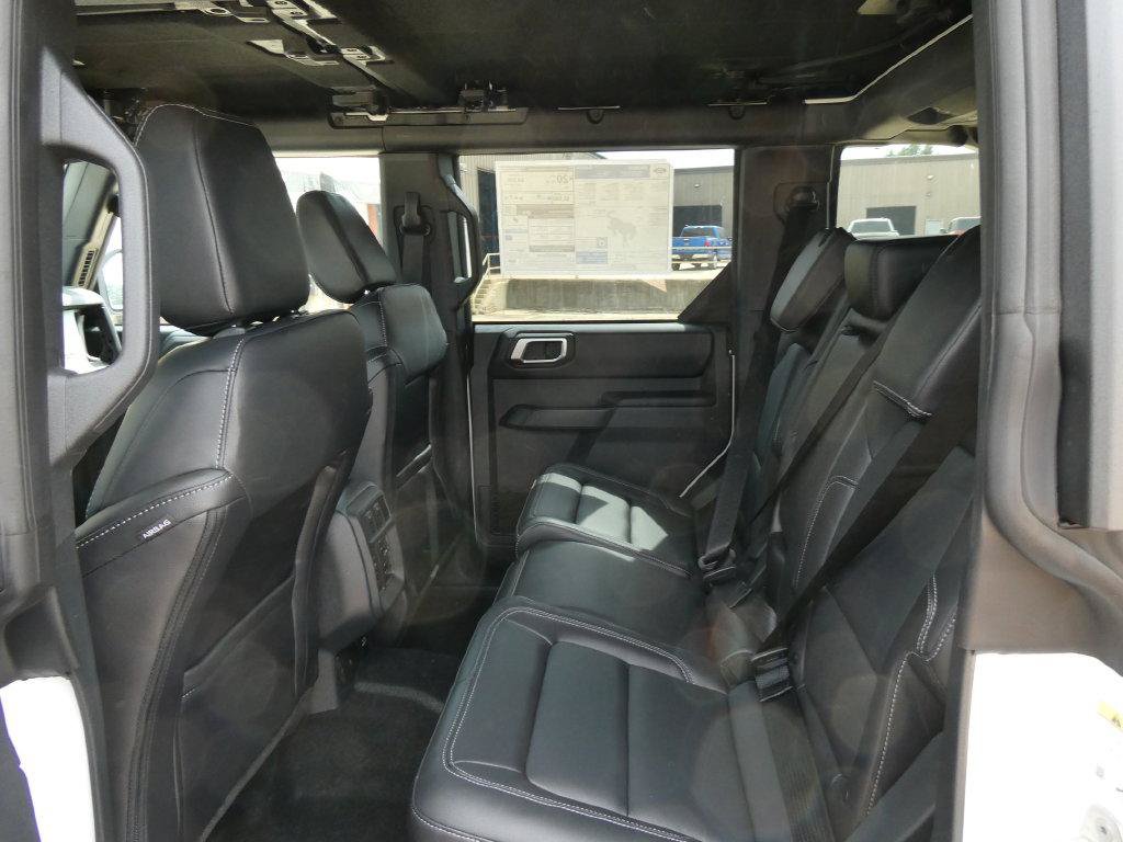 New 2026 Ford Bronco Outer Banks w/ Black Appearance Package AWD/4WD image 15