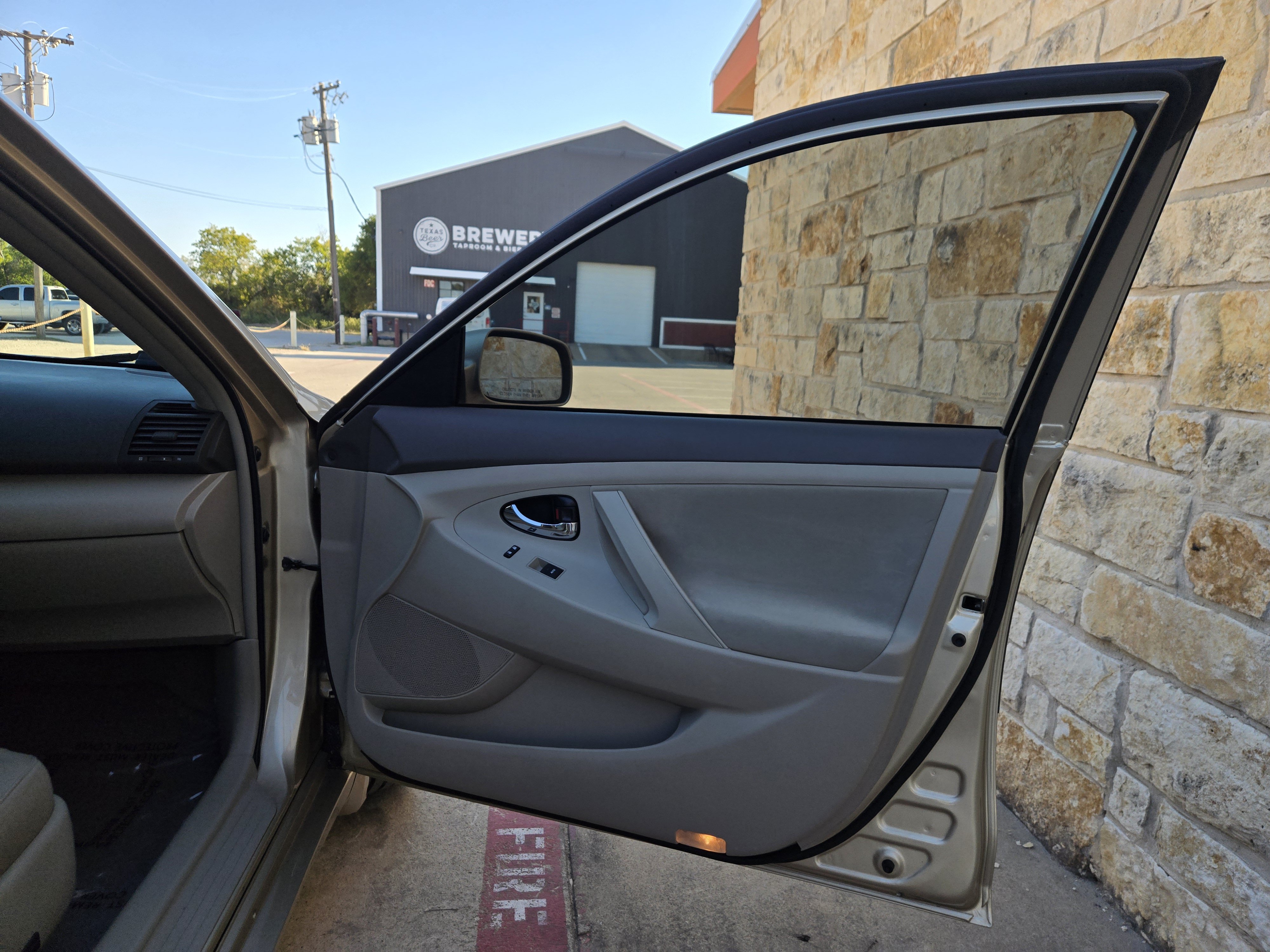 Used 2011 Toyota Camry LE w/ LE Extra-Value Pkg FWD image 8