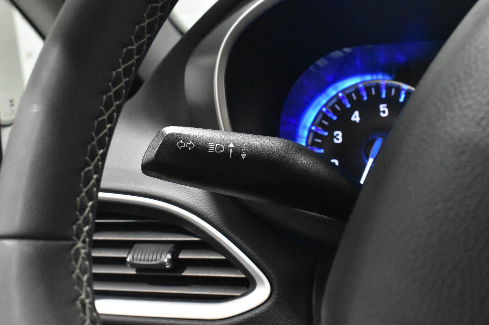 Used 2025 Chrysler Pacifica Select FWD image 12