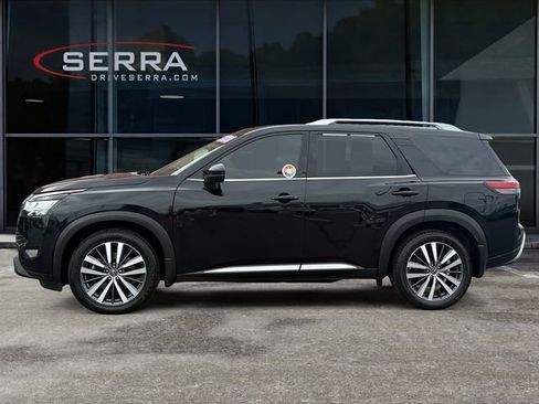Used 2022 Nissan Pathfinder Platinum AWD/4WD image 2
