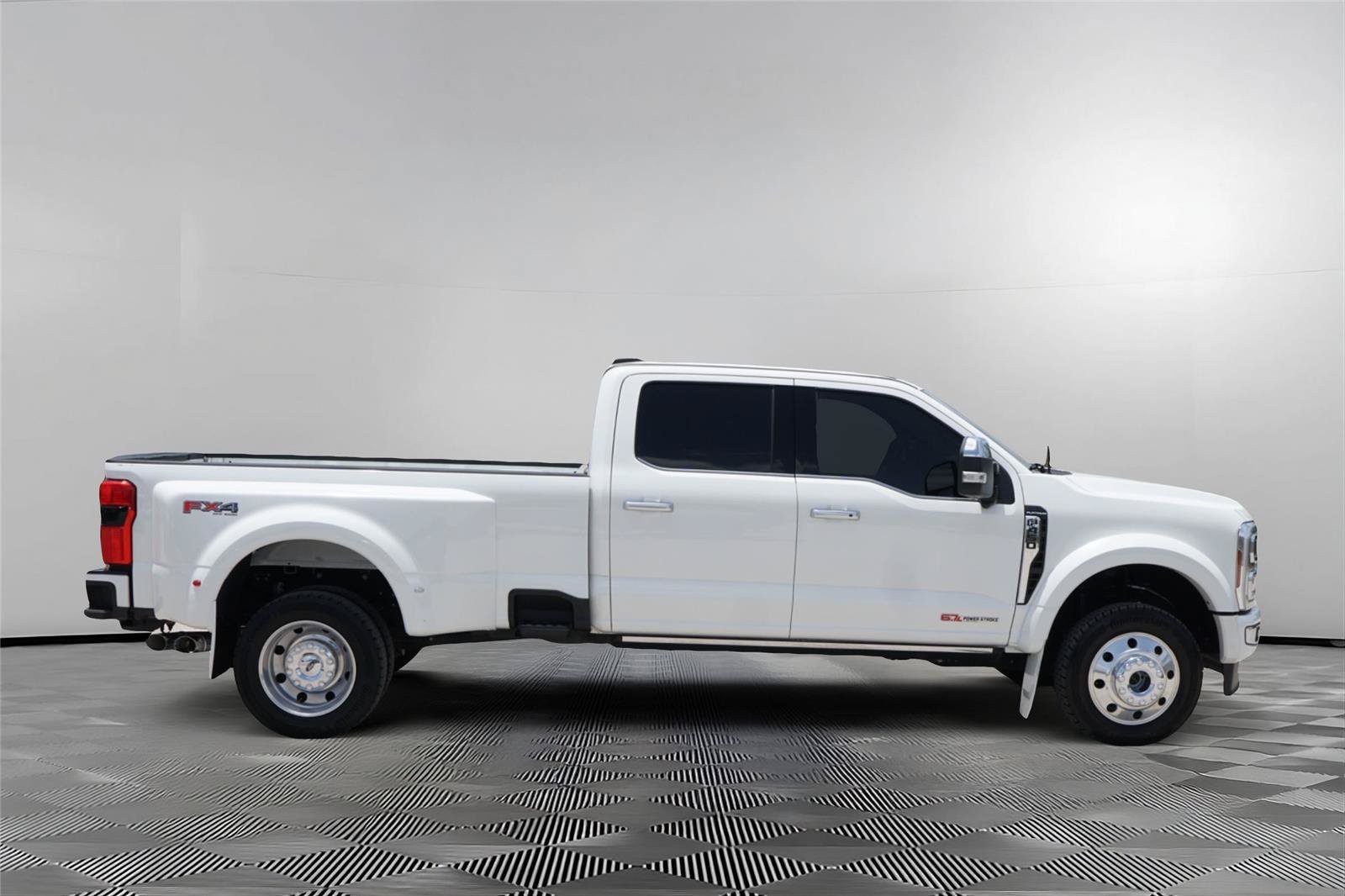 Used 2025 Ford F450 Platinum w/ Platinum Plus Package AWD/4WD image 4