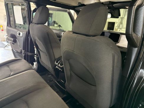 Used 2024 Jeep Wrangler Unlimited image 47