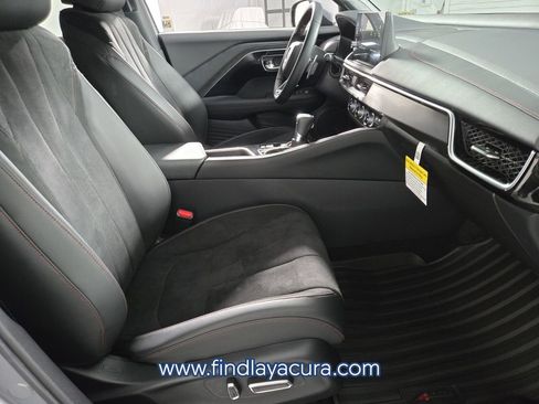 Used 2025 Acura ADX A-Spec image 17
