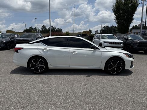 Used 2024 Nissan Altima 2.5 SR w/ SR Premium Package FWD image 11