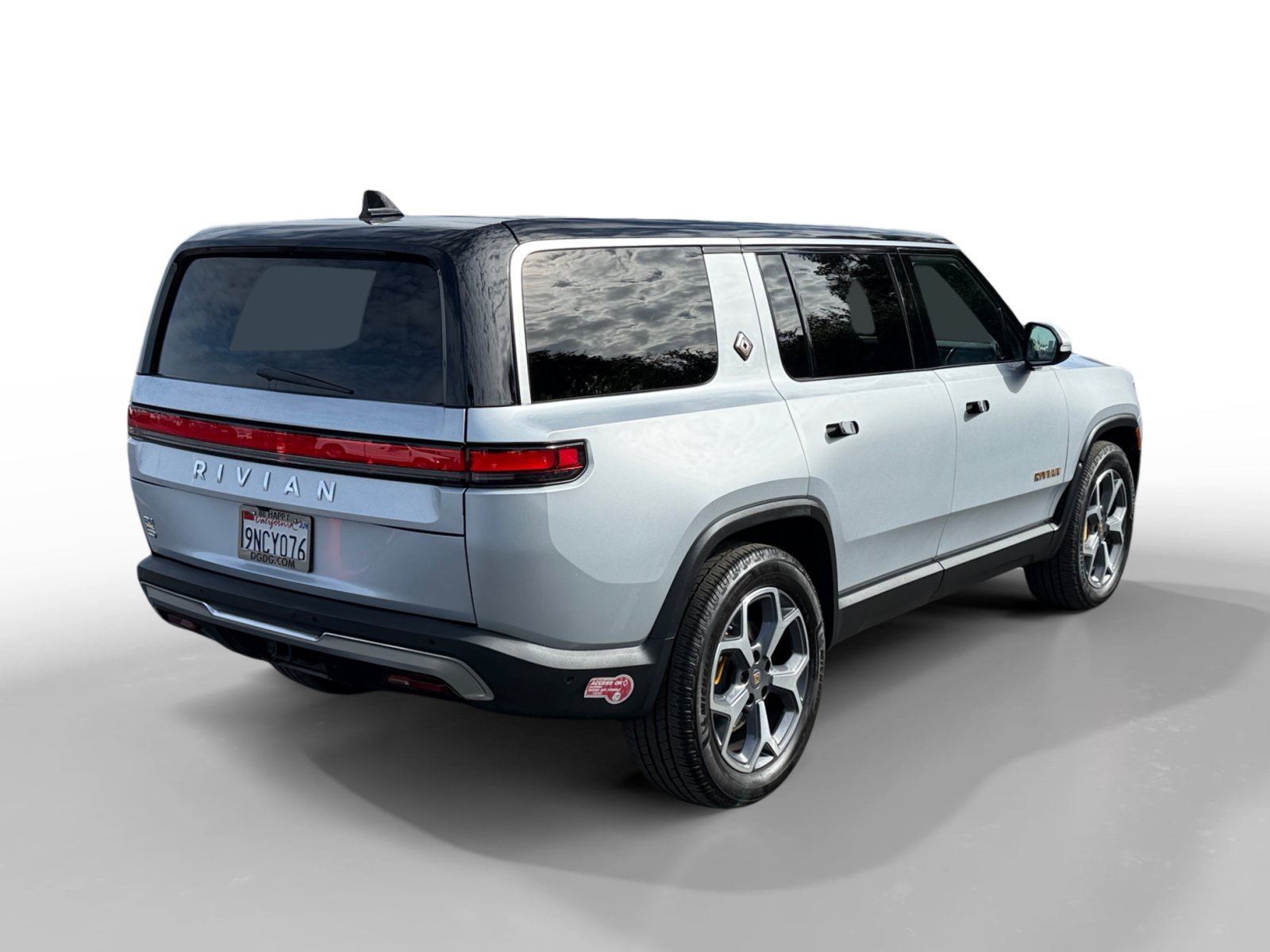 Used 2024 Rivian R1S Adventure Quad AWD/4WD image 5
