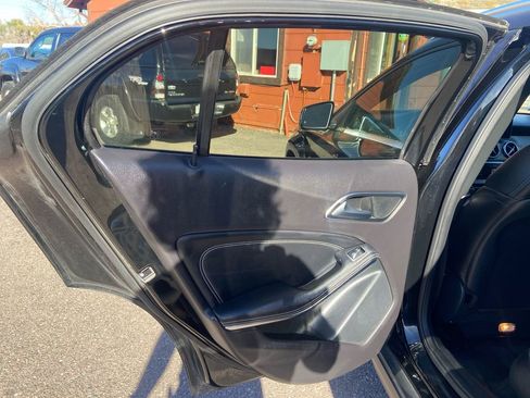 Used 2019 Mercedes-Benz GLA 250 4MATIC image 25