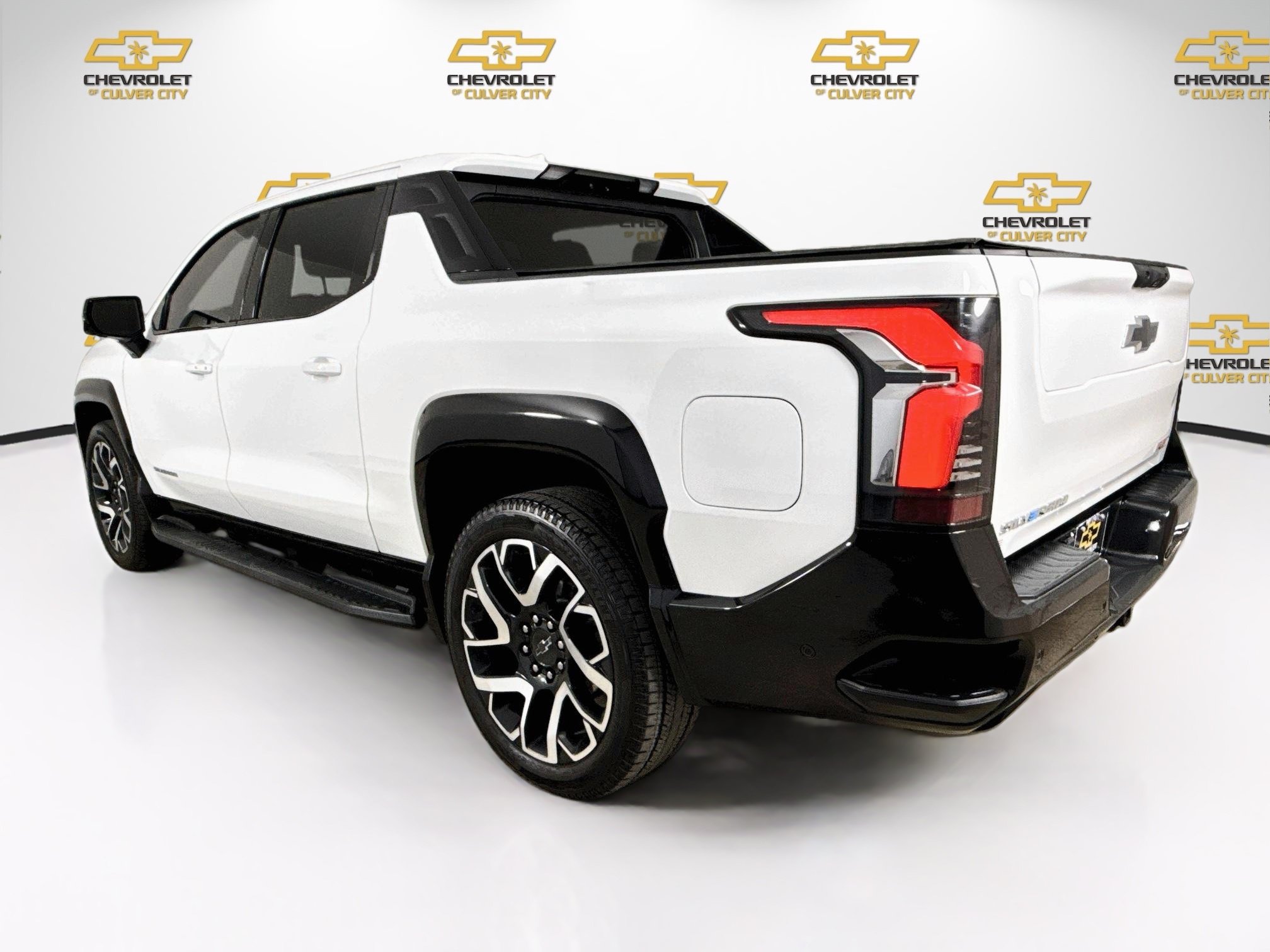 Used 2024 Chevrolet Silverado EV RST AWD/4WD image 6